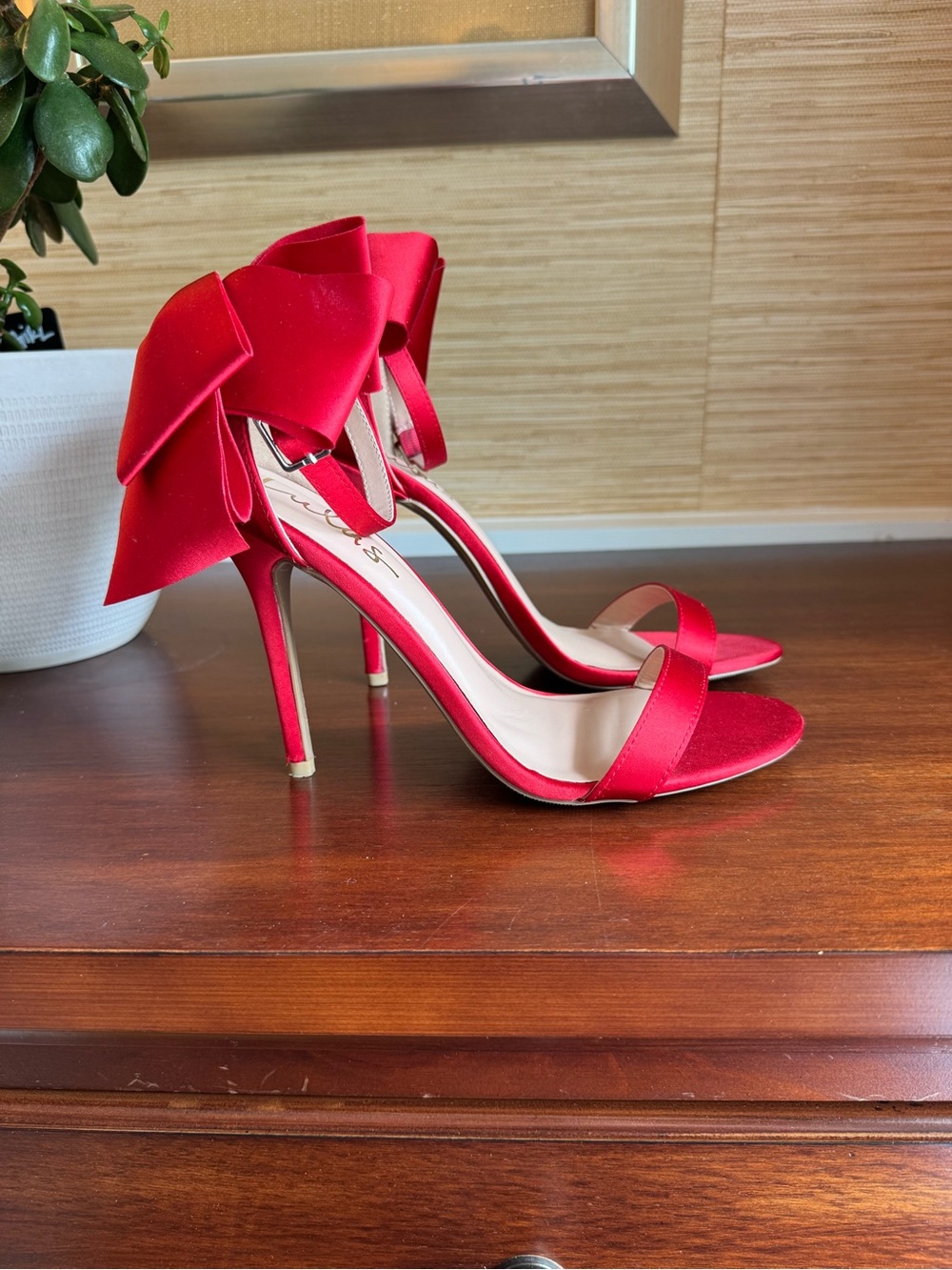 Lulu’s bow heels - Picture 4 of 6